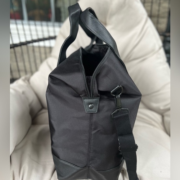 YVES SAINT LAUREN PERFUME BLACK TRAVEL BAG - Picture 13 of 16